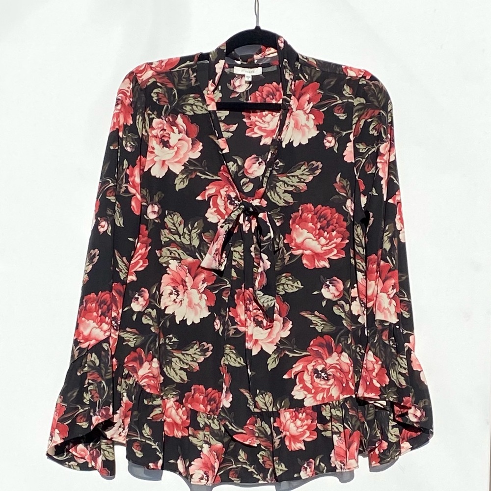 Pleione flutter sleeve floral blouse